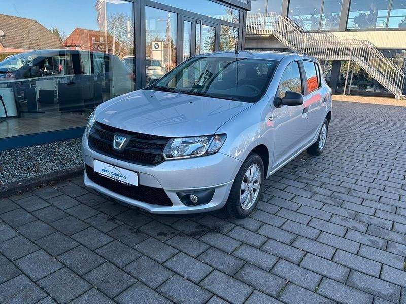 Grau Gebraucht 2016 Dacia Sandero Ambiance Limousine | 4.990 € (Fairer Preis) - Bild 1/4