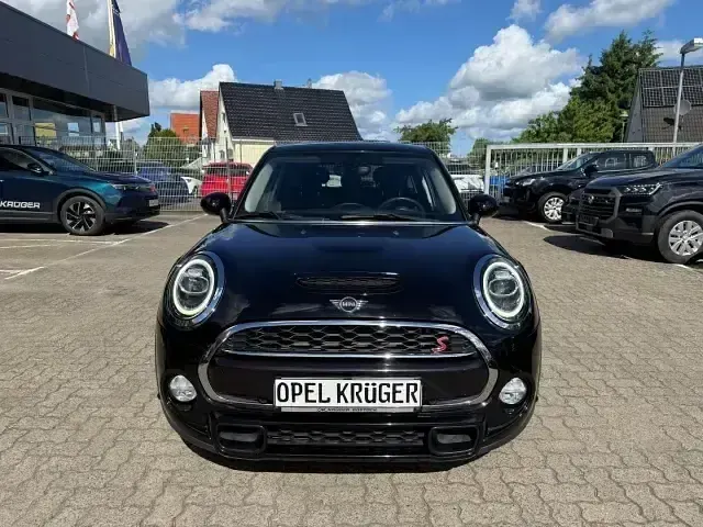 Gebraucht Mini Cooper S 192 PS (141 kW) 2019 Midnight black metallic Kleinwagen