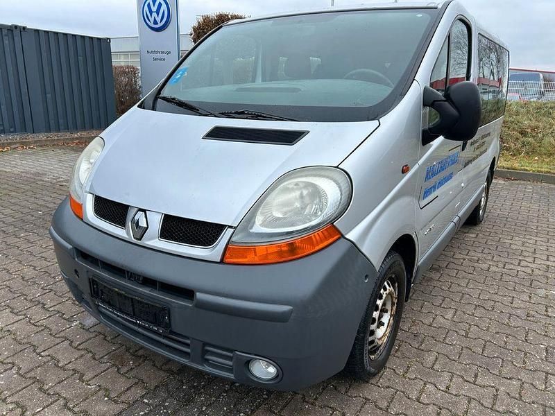 Grau Gebraucht 2006 Renault Trafic Van / Kleinbus | 2.999 € - Bild 1/4