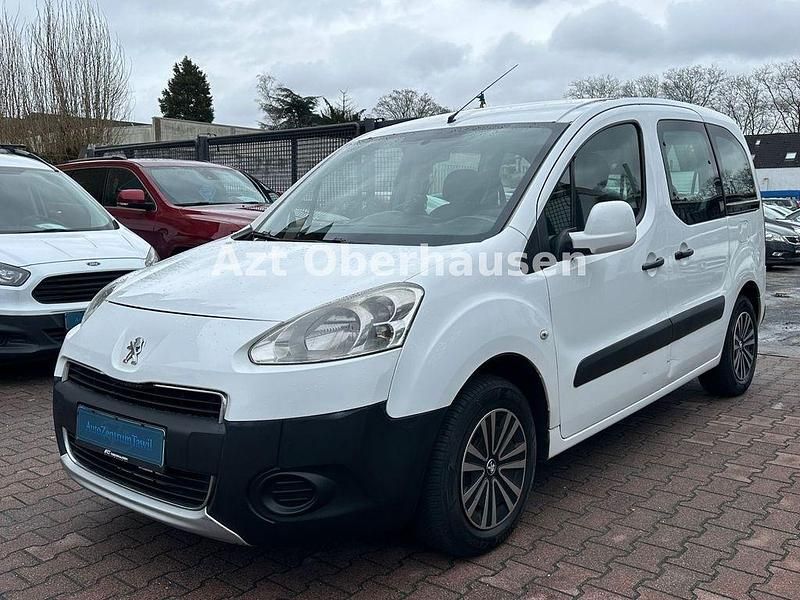 Gebraucht Peugeot TePee 92 PS (67 kW) 2014 Weiß Van / Kleinbus