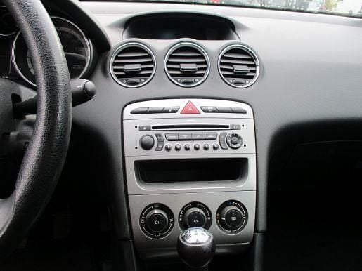 Gebraucht Peugeot 308 Tendance 120 PS (88 kW) 2008 Grau Limousine