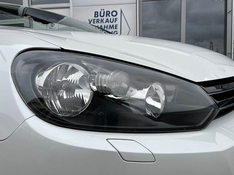 Gebraucht VW Golf Cabriolet Life 140 PS (102 kW) 2014 Weiß Cabrio