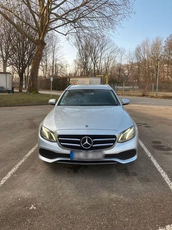 Gebraucht Mercedes E220 Avantgarde 194 PS (142 kW) 2019 Silber Kombi