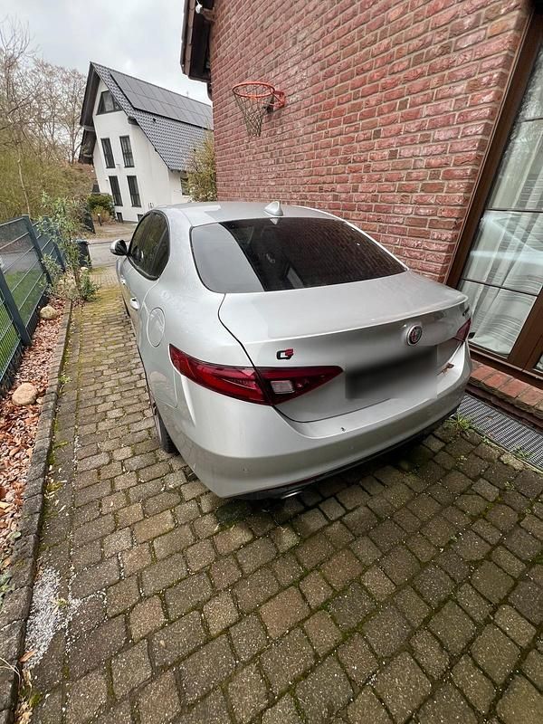 Gebraucht Alfa Romeo Giulia 180 PS (132 kW) 2017 Silber Limousine