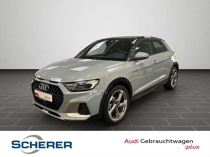 Pfeilgrau (metallic) Gebraucht 2022 Audi A1 Sportback Comfort Kleinwagen | 23.990 € (Fairer Preis) - Bild 1/4