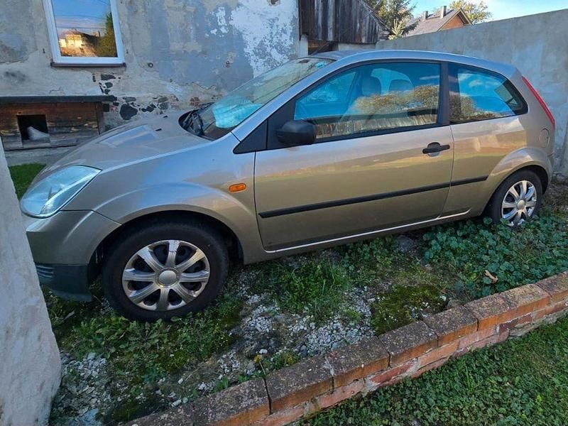 Gebraucht Ford Fiesta Trend 69 PS (50 kW) 2003 Beige Limousine