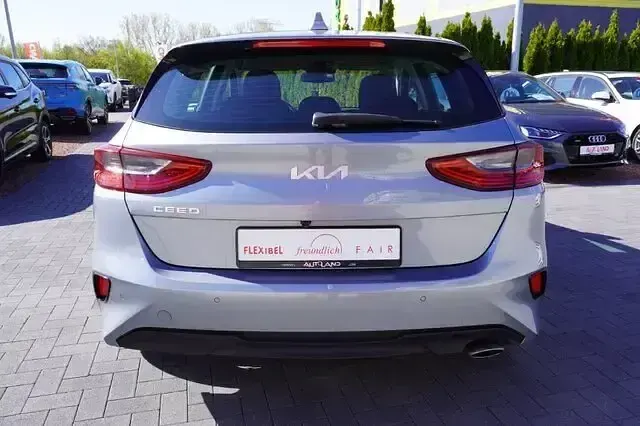 Gebraucht Kia Ceed 120 PS (88 kW) 2022 Silber Kleinwagen