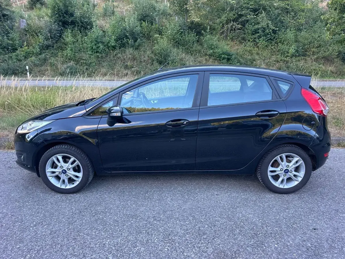 Gebraucht Ford Fiesta Trend 80 PS (58 kW) 2015 Schwarz Kleinwagen