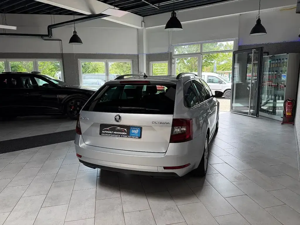 Gebraucht Skoda Octavia Clever 116 PS (85 kW) 2019 Brilliantsilber metallic Kombi