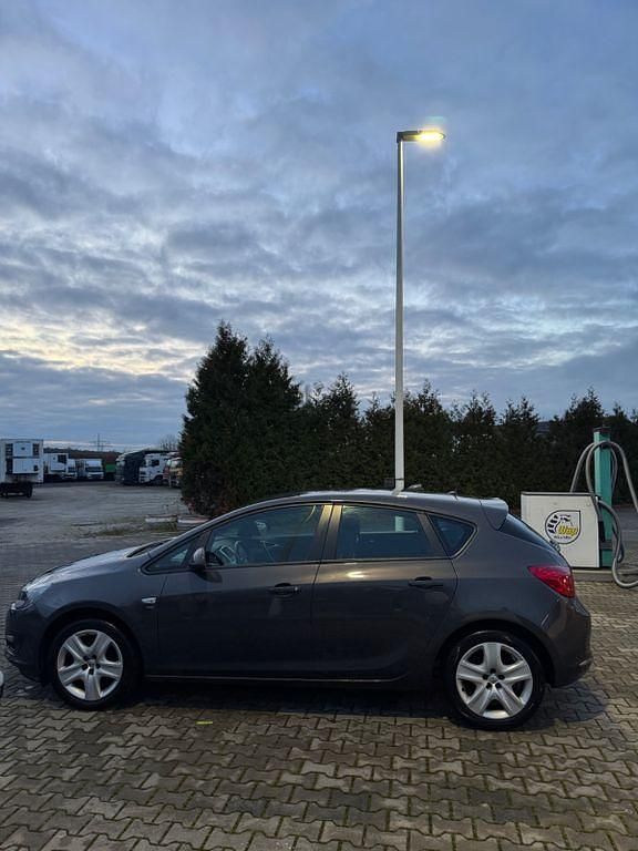 Gebraucht Opel Astra Energy 120 PS (88 kW) 2014 Grau Limousine