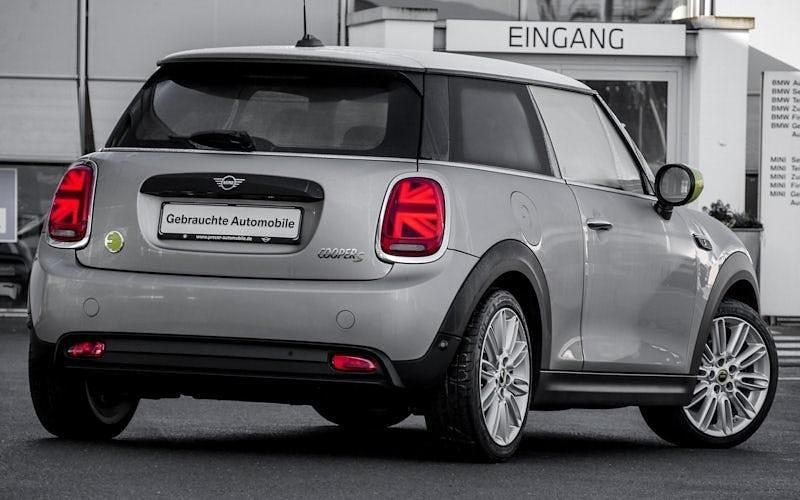 Gebraucht Mini Cooper SE Classic 135 kW (184 PS) 2023 Weiß Kleinwagen