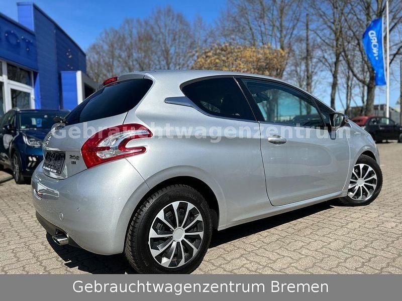 Gebraucht Peugeot 208 Allure 114 PS (83 kW) 2013 Grau Kleinwagen