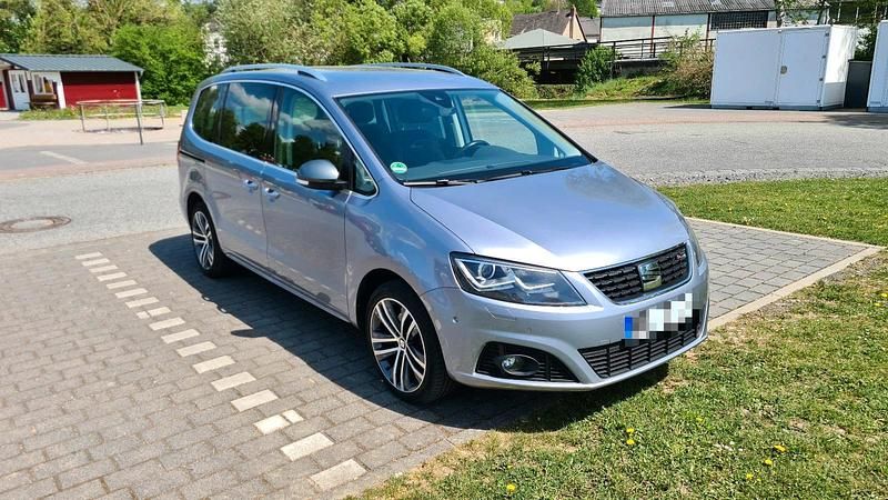 Grau Gebraucht 2019 Seat Alhambra FR-Line Van / Kleinbus | 24.500 € (Etwas zu teuer) - Bild 1/4
