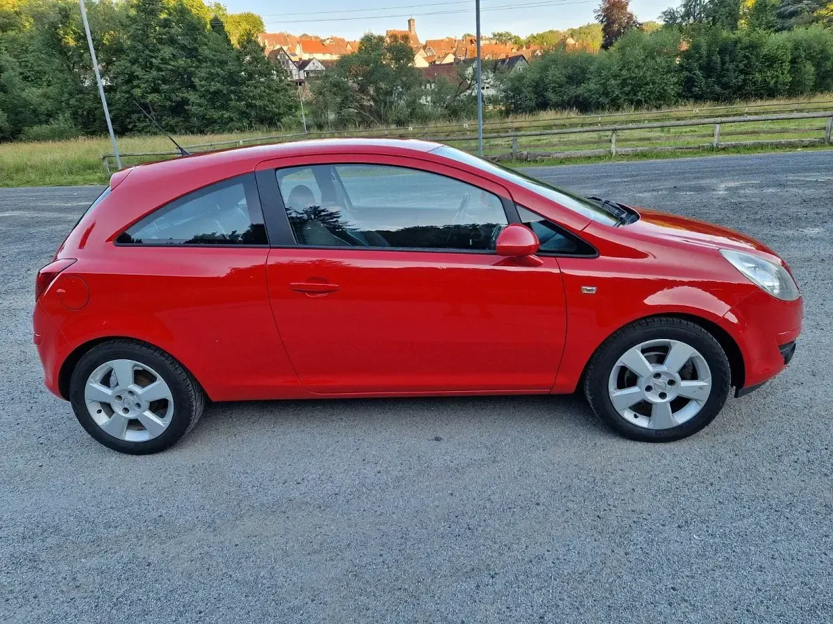 Gebraucht Opel Corsa Edition 60 PS (44 kW) 2009 Rot Kleinwagen