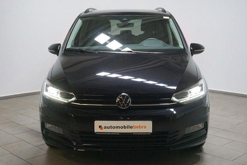 Gebraucht VW Touran Highline 150 PS (110 kW) 2023 Deepblack Van / Kleinbus