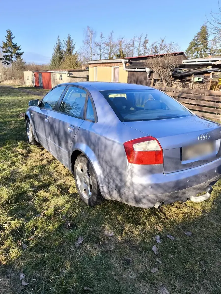 Używany Audi A4 102 KM (75 kW) 2003 Srebrny Sedan/Limuzyna