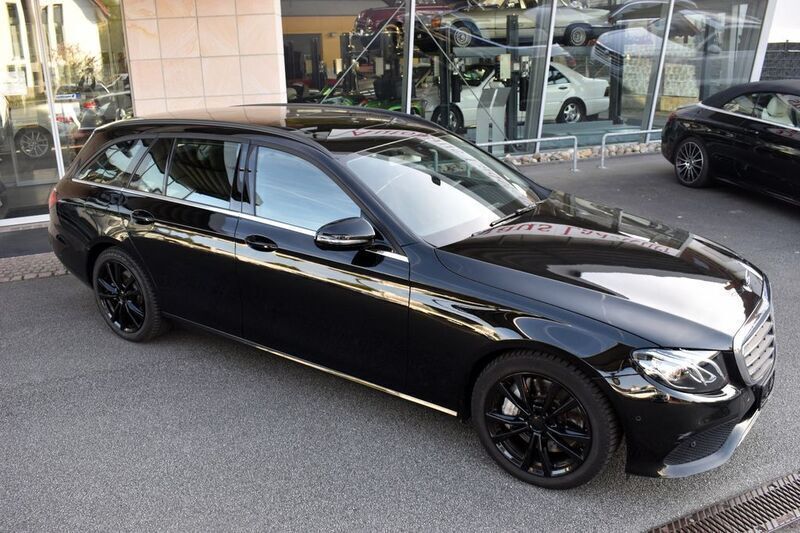 Schwarz Gebraucht 2019 Mercedes E350 Kombi | 27.900 € (Fairer Preis) - Bild 1/4