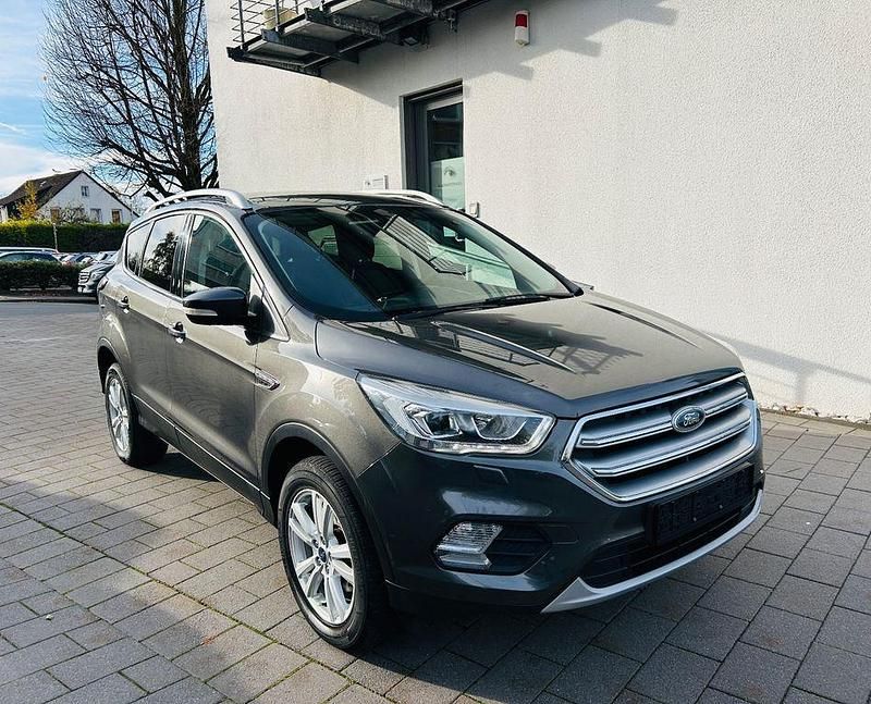 Gebraucht Ford Kuga Trend 150 PS (110 kW) 2018 Grau SUV
