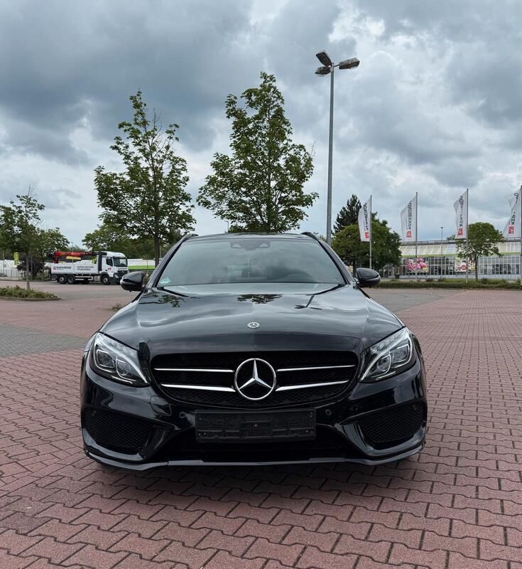 Schwarz Gebraucht 2017 Mercedes C220 AMG Kombi | 20.000 € (Fairer Preis) - Bild 1/4