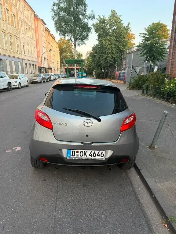 Gebraucht Mazda 2 75 PS (55 kW) 2014 Grau Limousine
