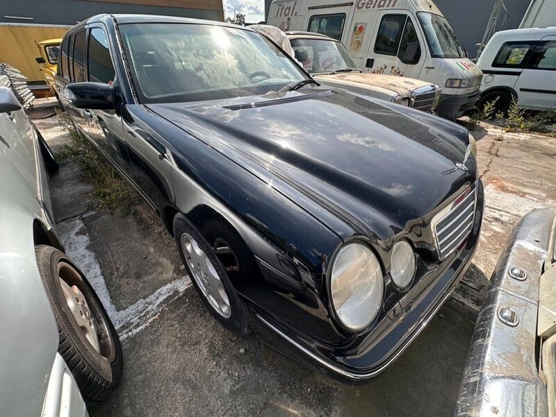 Schwarz Gebraucht 2002 Mercedes E280 Limousine | 7.888 € - Bild 1/4