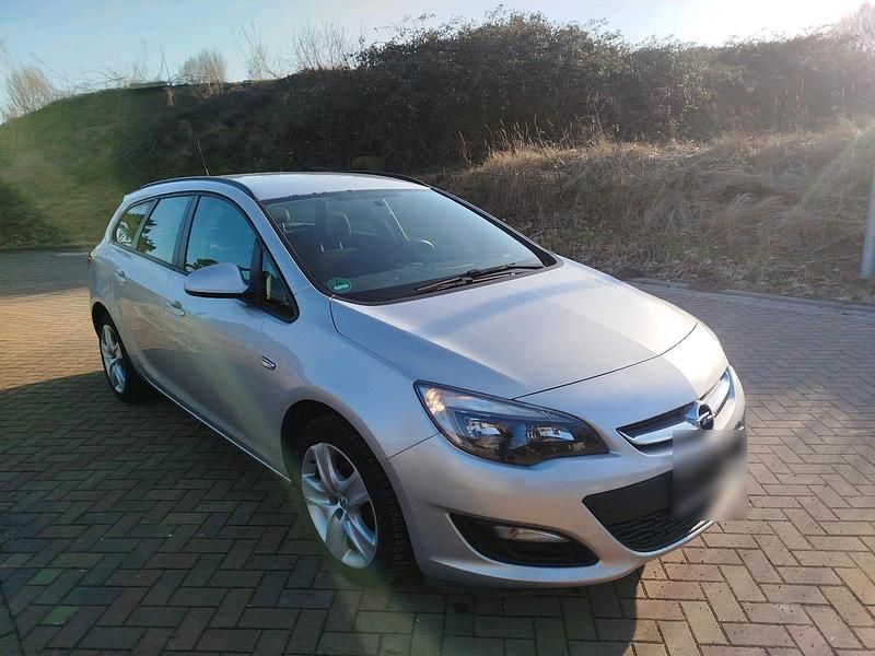 Gebraucht Opel Astra 116 PS (85 kW) 2014 Silber Kombi