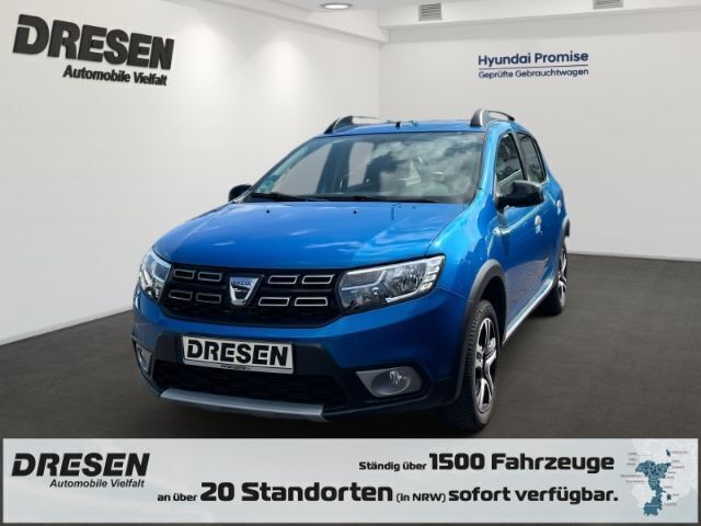 Blau Gebraucht 2018 Dacia Sandero Celebration Kleinwagen | 12.450 € (Teuer) - Bild 1/4