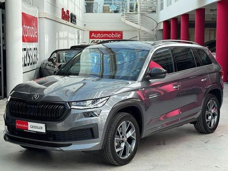 Graphitegrau metallic Gebraucht 2024 Skoda Kodiaq SportLine SUV | 41.990 € (Fairer Preis) - Bild 1/4