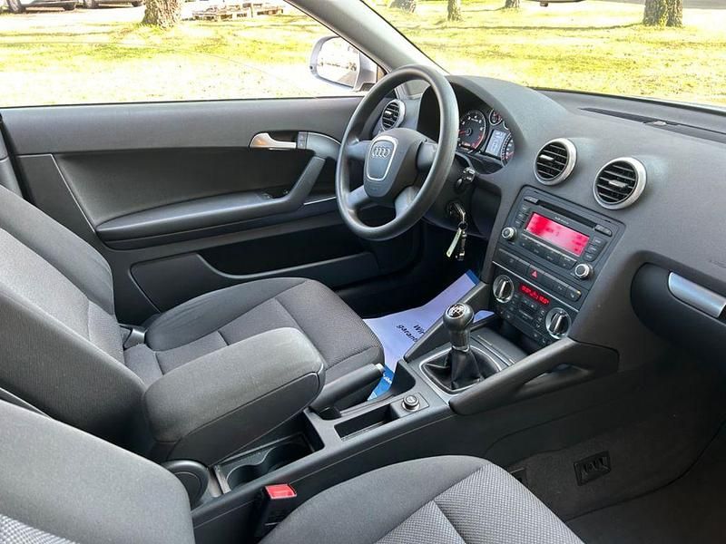 Gebraucht Audi A3 Attraction 102 PS (75 kW) 2009 Silber Kleinwagen