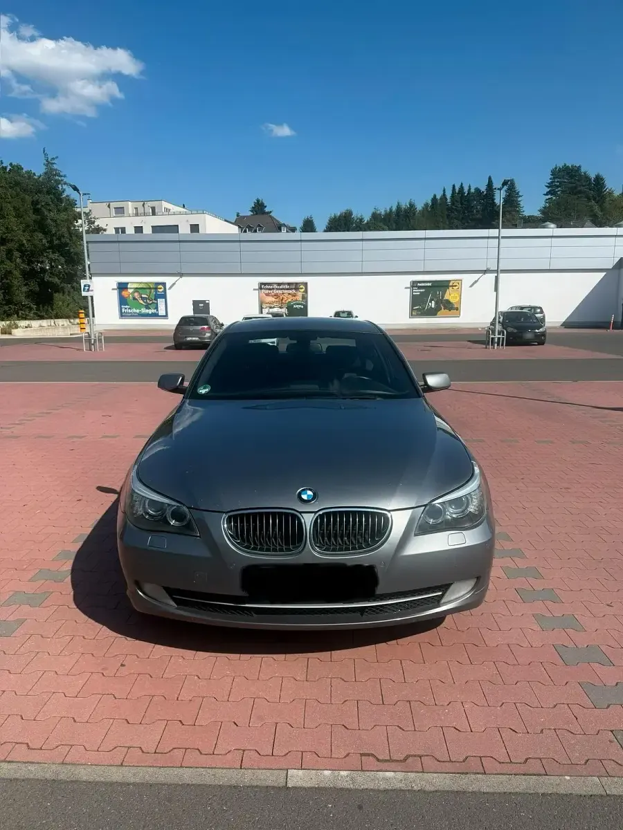 Gebraucht BMW 523 Sport Line 190 PS (139 kW) 2009 Grau Limousine