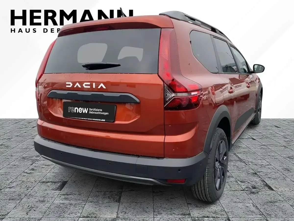 Gebraucht Dacia Jogger Expression 110 PS (80 kW) 2025 Braun Van / Kleinbus