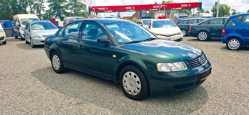Grün Gebraucht 1999 VW Passat Limousine | 950 € (Superpreis) - Bild 1/4
