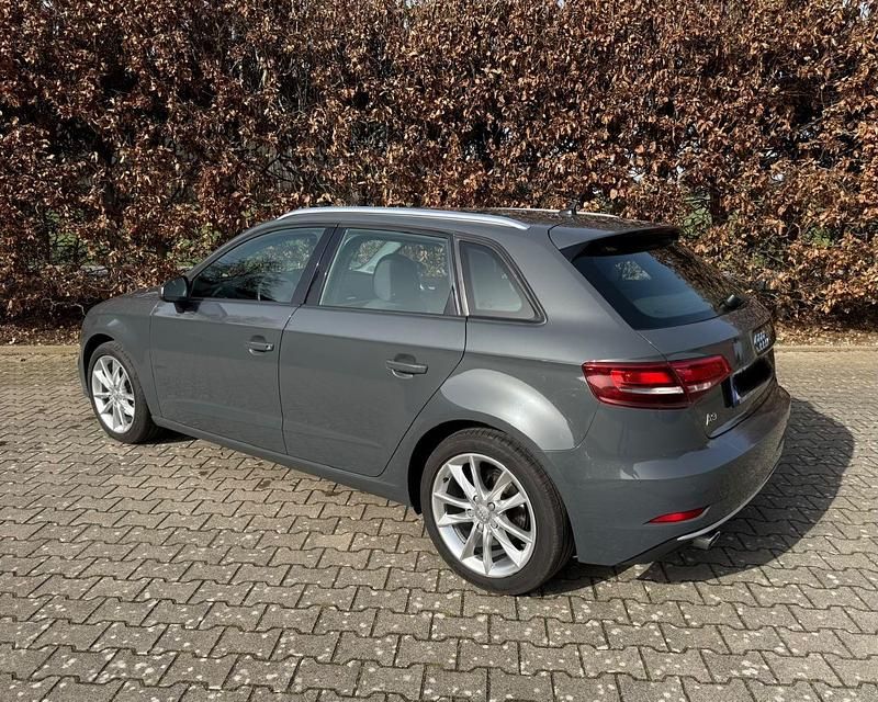 Gebraucht Audi A3 116 PS (85 kW) 2019 Grau Limousine