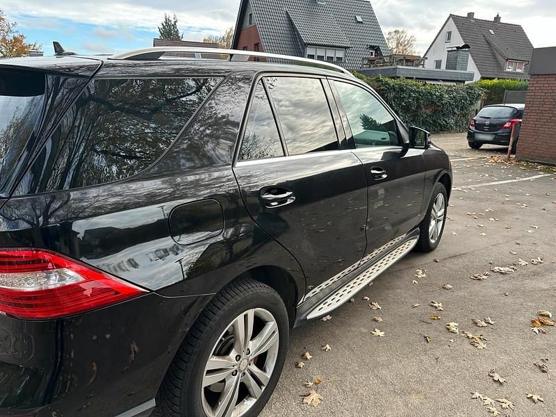 Gebraucht Mercedes ML250 204 PS (150 kW) 2012 Schwarz SUV