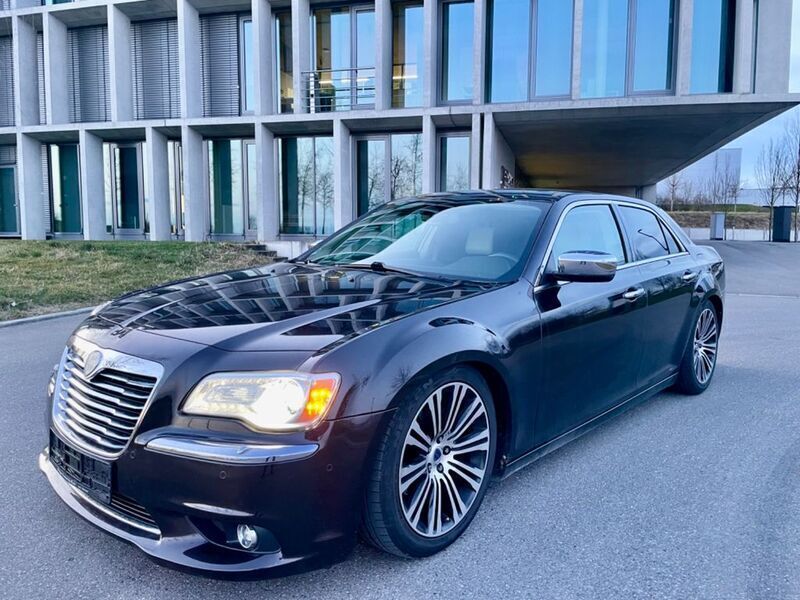 Braun Gebraucht 2013 Lancia Thema Limousine | 12.999 € - Bild 1/4