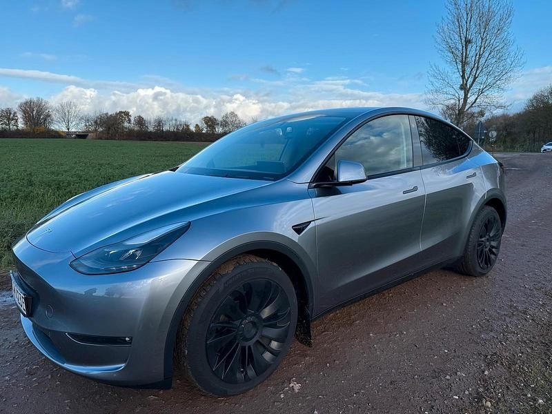 Silber Gebraucht 2023 Tesla Model Y Long Range AWD SUV | 39.000 € (Fairer Preis) - Bild 1/4