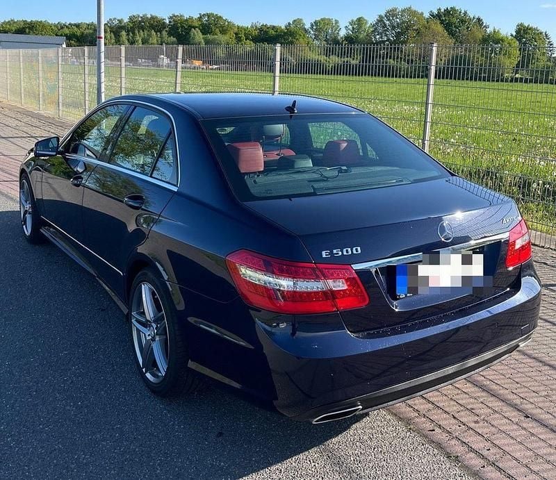 Gebraucht Mercedes E500 AMG line 387 PS (284 kW) 2010 Blau Limousine