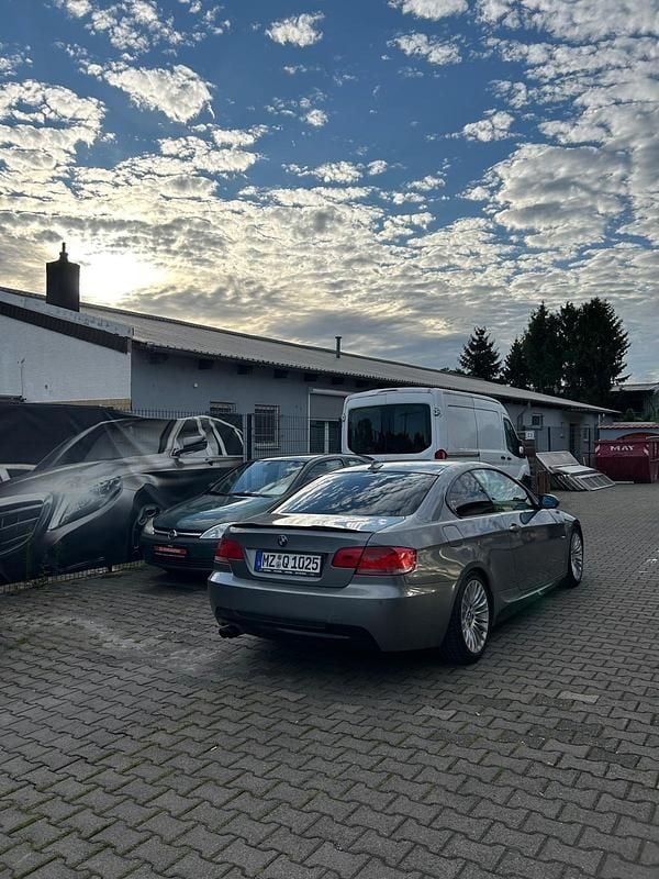 Gebraucht BMW 330 272 PS (200 kW) 2007 Grau Coupé