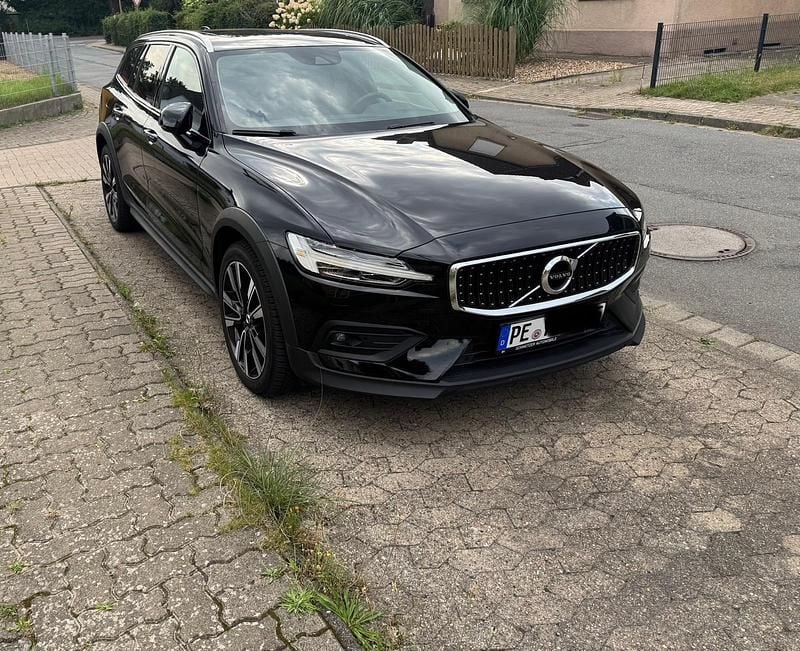 Schwarz Gebraucht 2019 Volvo V60 CC Kombi | 27.000 € (Fairer Preis) - Bild 1/4
