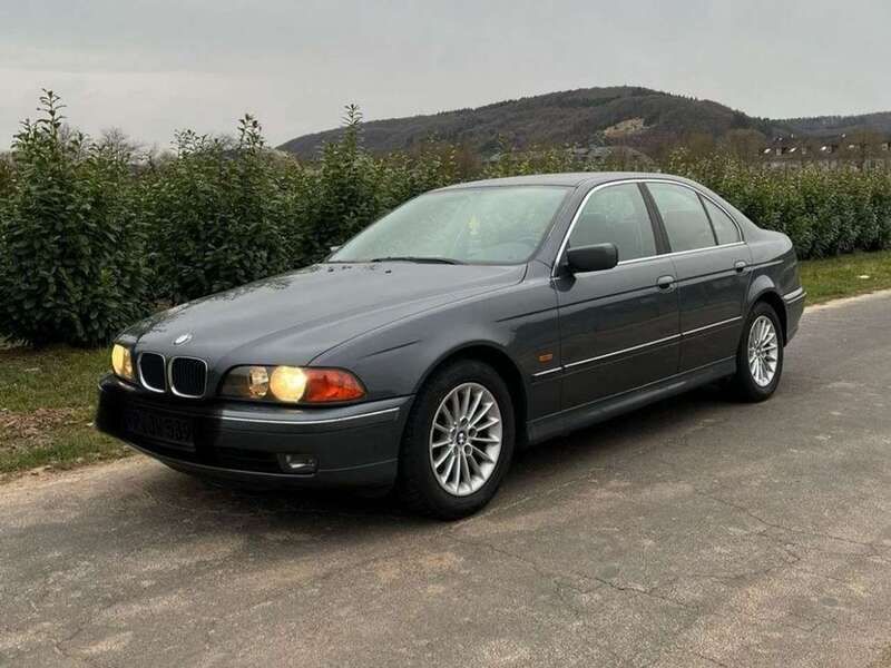 Grau Gebraucht 1996 BMW 523 Limousine | 2.900 € (Fairer Preis) - Bild 1/4