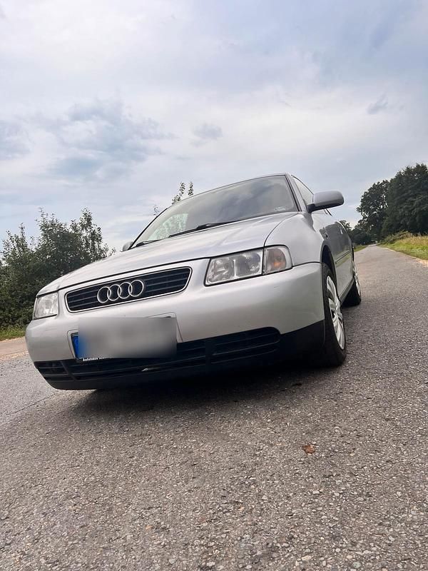 Grau Gebraucht 1996 Audi A3 | 1.950 € - Bild 1/4