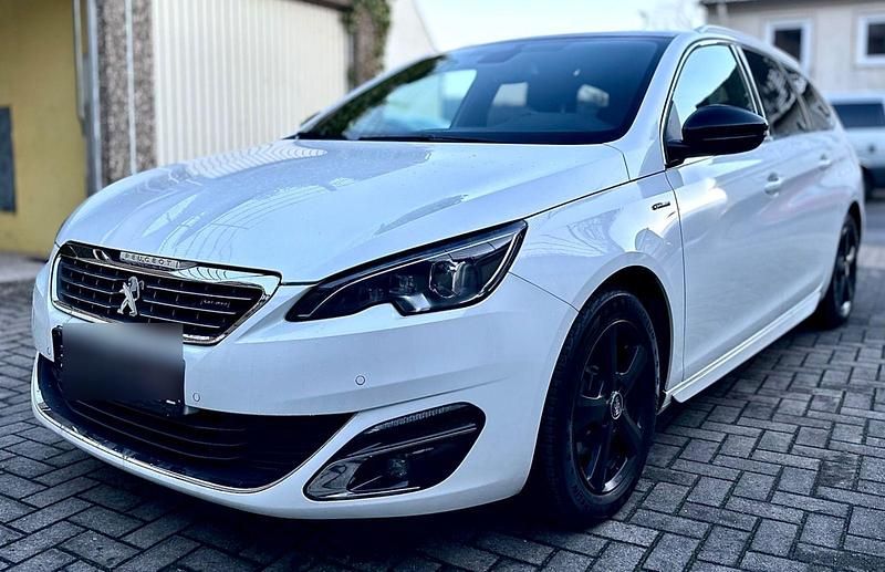 Gebraucht Peugeot 308 Allure Top 131 PS (96 kW) 2017 Weiß Kombi