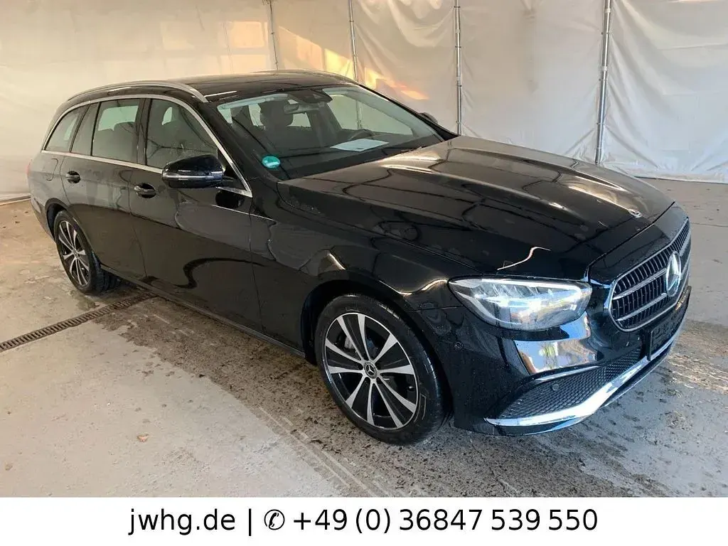 Gebraucht Mercedes E300 Avantgarde 306 PS (225 kW) 2022 Schwarz Limousine
