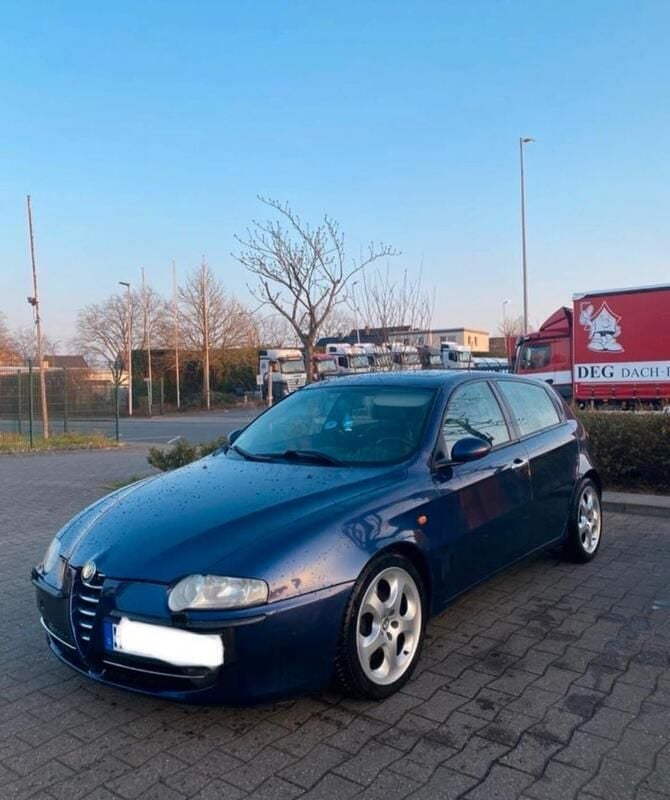 Blau Gebraucht 2003 Alfa Romeo 147 Distinctive Kleinwagen | 1.600 € (Fairer Preis) - Bild 1/4