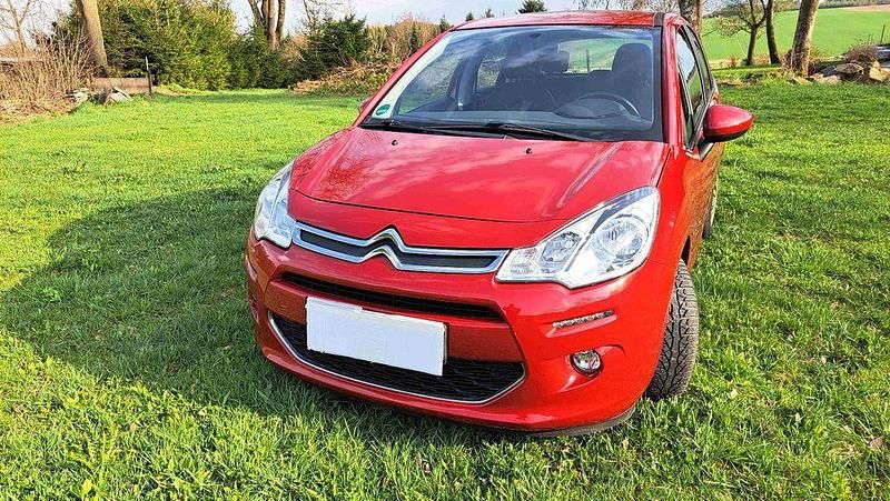 Gebraucht Citroën C3 PureTech 60 PS (44 kW) 2016 Rot Limousine