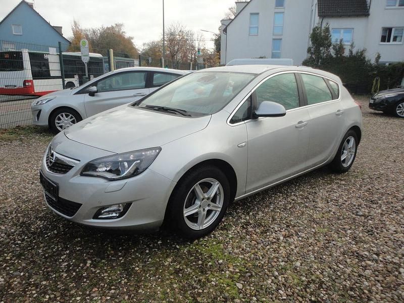 Silber Gebraucht 2011 Opel Astra Innovation Limousine | 5.850 € (Fairer Preis) - Bild 1/4