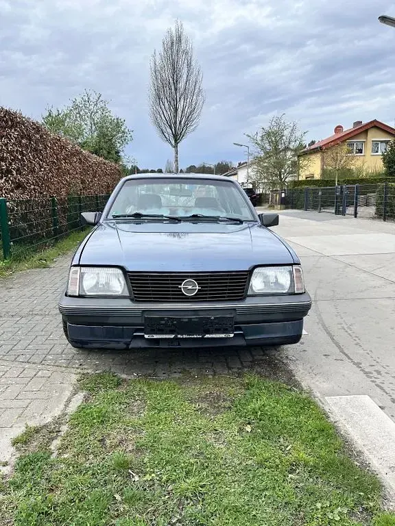 Gebraucht Opel Ascona 75 PS (55 kW) 1988 Blau Limousine