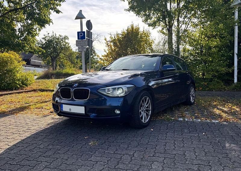 Blau Gebraucht 2012 BMW 118 Kleinwagen | 7.800 € (Fairer Preis) - Bild 1/4