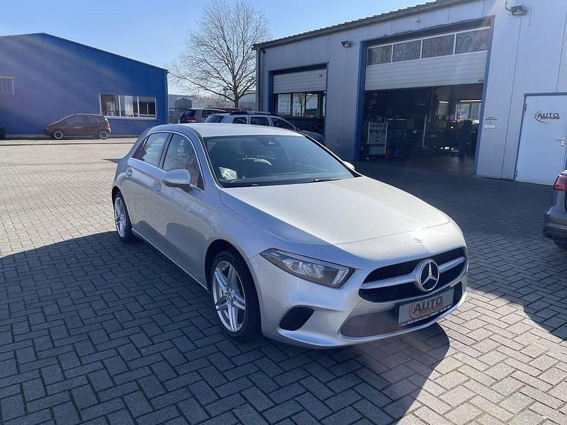 Gebraucht Mercedes A200 Progressive 150 PS (110 kW) 2021 Iridiumsilber  metalliclack Limousine
