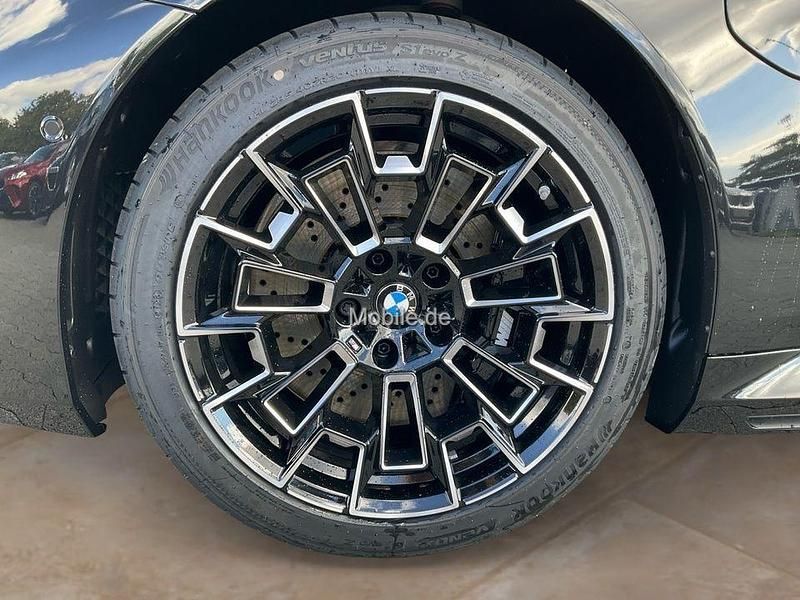 Neu BMW M5 Comfort Edition 727 PS (534 kW) 2025 (schwarz)  black sapphire Limousine
